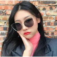 在飛比找ETMall東森購物網優惠-2020新款ins墨鏡女韓版大臉顯瘦貓眼個性圓臉太陽眼鏡女復