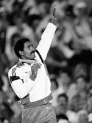 Daley Thompson Representing Uk Waves To The Crowd 1984 Athletics Old Photo