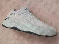 在飛比找Yahoo!奇摩拍賣優惠-Adidas Yeezy 700 Salt 海鹽