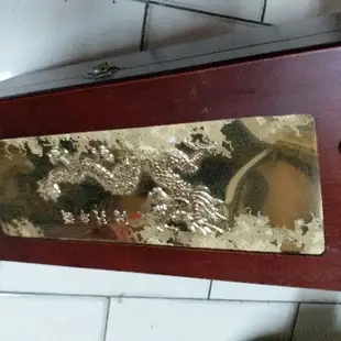 玉山八年陳高(潛龍爭輝)空木盒，收藏用，久放如照片不完美，介意者請勿下標