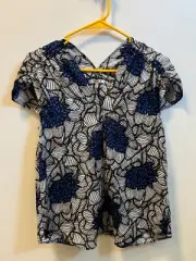 Women NWT "Nic + Zoe" blk/white/blu short sleeve pullover top. Size XS
