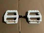 NEW 1/2” WHITE OLD SCHOOL BMX PEDALS HARO MASTER SKYWAY STREETBEAT PEREGRINE