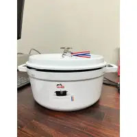 在飛比找蝦皮購物優惠-Staub 24cm 白圓鑄鐵鍋3.8L