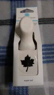 Martha Stewart Paper Punch craft die cut Maple Leaf M283015