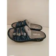 Alegria Fiona Wavy Navy Chevron herringbone 2 Strap Slide Comfort Sandals 38 NIB