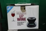 WAKE UP WINE PRO ELECTRONIC DECANTER SPINNING AERATOR WUW201802