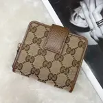 睿鈞國際精品 GUCCI 346056 雙G緹花布皮飾邊扣式短夾.駝/咖邊 現貨