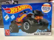 AMT 1256 Hot Wheels Racing Team Monster Truck model kit