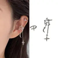 在飛比找PChome24h購物優惠-Charme 韓國新品 星月爭光 垂墜水晶鑽耳骨夾兩入一組 