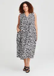 [TS] Taking Shape Fiesta Sleeveless Dress Size 20 in GEO Print, Viscose - Plus Size Women's Clothing Geo Print