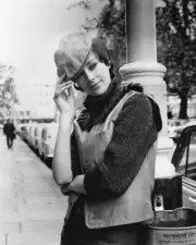 Sue Lloyd tips her hat posing in London for 1965 Ipcress File 11x17 poster