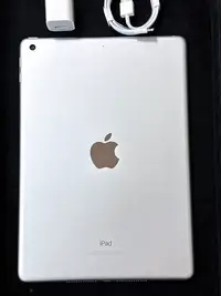 在飛比找Yahoo!奇摩拍賣優惠-【直購價:5,900元】Apple 第六代 iPad 9.7