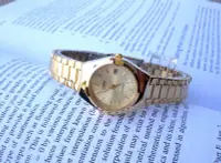 在飛比找Yahoo!奇摩拍賣優惠-經緯度鐘錶 CASIO手錶 金色 高雅仕女指針錶 日期顯示 