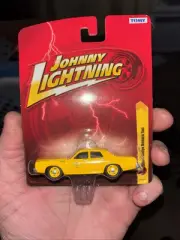 Johnny Lightning 1977 Dodge Monaco Taxi 1/64