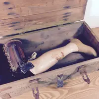 在飛比找蝦皮購物優惠-早期皮製古董老義肢 戰後老兵物件 陳列拍攝古道具 蒸氣龐克