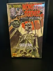 MIB 2011 DR. DEADLY'S MONSTER SCENES GLOW IN THE DARK SKELETON MODEL KIT DENCOMM