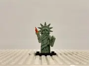 LEGO Lady Liberty Statue Minifigure - 8827 Collectible Series 6 (READ DESCRIPT)