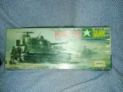 Vintage Aurora, 1/4" Scale, U.S. ARMY M109 HOWITZER TANK.