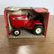 1/16 Ertl International Lawn & Garden 682 Cub Cadet Tractor 459-7941 First Edtn