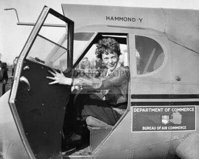 AMELIA EARHART AMERICAN AVIATRIX PILOT - 8X10 PHOTO (WW342)