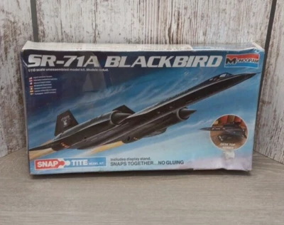 Monogram Snap-Tite SR-71A Blackbird 1/110 Scale Model Kit #1109 Model Plane