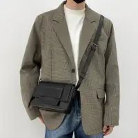 在飛比找momo購物網優惠-【MoonDy】男生包包 真皮包包 真皮斜背包 情侶包 牛皮