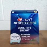 CREST 3D WHITESTRIPS *SENSITIVE BRIGHT PLUS WHITENING LIGHT * EX 1/27