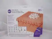 Wilton Industries Inc 22 Tips Deluxe Tip Decorating Set NEW