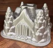 Nordic Ware Fairytale Cottage Bundt Cake Pan Mold 10 Cups 2.6 Liter USA.