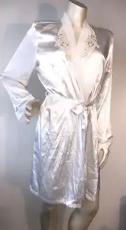 Linea Donatella white beaded Satin Robe NWT - Sz L - XL Bin-Q