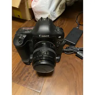 Canon EOS 1D 單眼數位相機 含50 mm 微距鏡頭