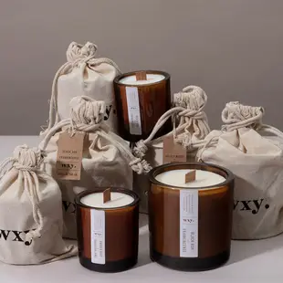 【HOLA】英國wxy Amber蠟燭142g-絲絨木 & 琥珀