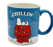 Peanuts SNOOPY "CHILLIN" Doghouse Christmas Lights Winter Coffee Mug 20 oz. Cup
