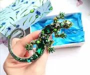 Lizard jewelry brooch beaded, salamander jewelry pin, Green Lizard pin, handmade