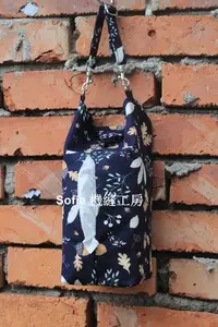 在飛比找Yahoo!奇摩拍賣優惠-Sofie 機縫工房【花菓葉子】輕巧包抽取式衛生紙套 春風舒