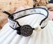Freshwater pearl and leather bracelet with white Howlite beads. E6
