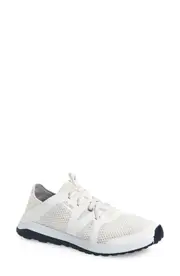 OluKai Island Hopper Sneaker in Cloud Grey /Poi at Nordstrom, Size 7 Cloud Grey/Poi