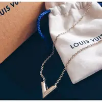 在飛比找蝦皮購物優惠-精品二手 LV ESSENTIAL V NECKLACE M