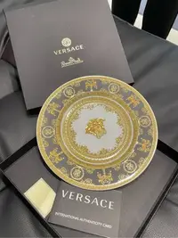 在飛比找Yahoo!奇摩拍賣優惠-【EZ兔購】~正品　VERSACE 凡賽斯   LOGO 女