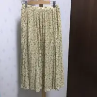 在飛比找蝦皮購物優惠-日本製古著鵝黃碎花細百摺長裙