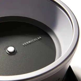 日本原裝Vermicular 多功能電子琺瑯鑄鐵鍋 無水調理小V鍋 RP19A IH電子鍋