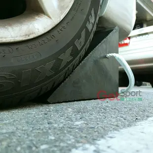 大車用活動式三角車輪擋(貨車/擋車墩/輪架/輪阻/定位器/車輪塞/橡膠擋車器/擋輪座/3角車擋)