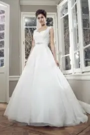 Brand New Luv Bridal Mia Solano Wedding Dress Lace Size 14 - 16