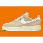 代購 NIKE AIR FORCE 1 LOW 淺卡其 白勾 空軍 滑板鞋 男女款 DO9801-200