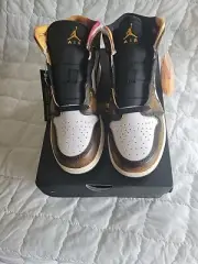 Air Jordan 1 SE Mid Wear-Away - Taxi Brand New Size 5.5y