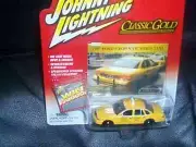 JOHNNY LIGHTNING CLASSIC GOLD 1997 FORD CROWN VICTORIA TAXI