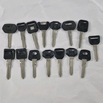 Lot Of 15 Vintage To Modern Vehicle Keys Blanks Uncut ILCO SILCA COLE READ⬇️ #2