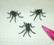 Miniature Giant Black Spiders (3) for Halloween, 3/4" x 7/8": DOLLHOUSE 1:12