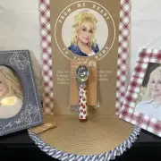 NWT Dolly Parton Apple Aluminum Ice Cream Scoop