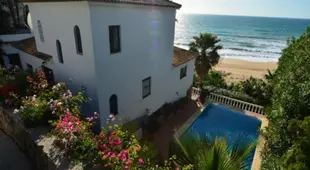 Acogedora villa en Tarifa en primera linea de playa